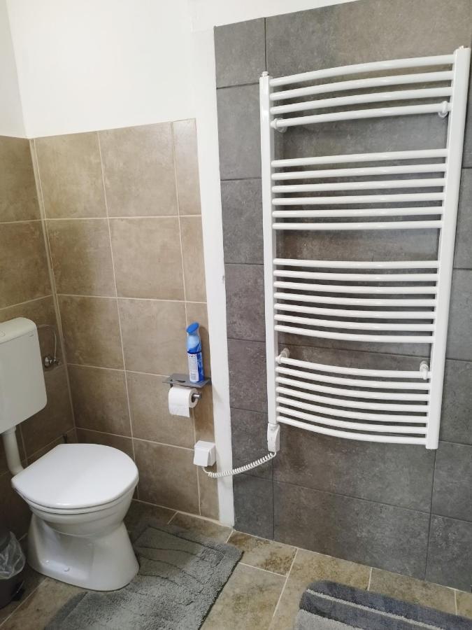 Holling Apartman Fertoboz Exterior photo