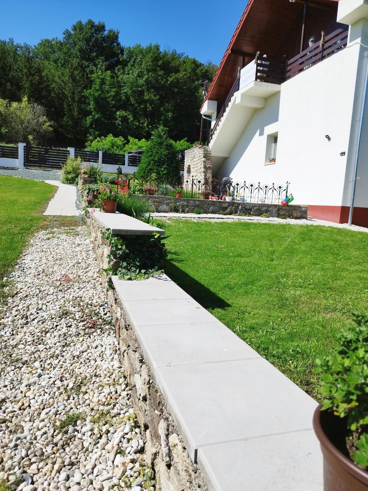 Holling Apartman Fertoboz Exterior photo