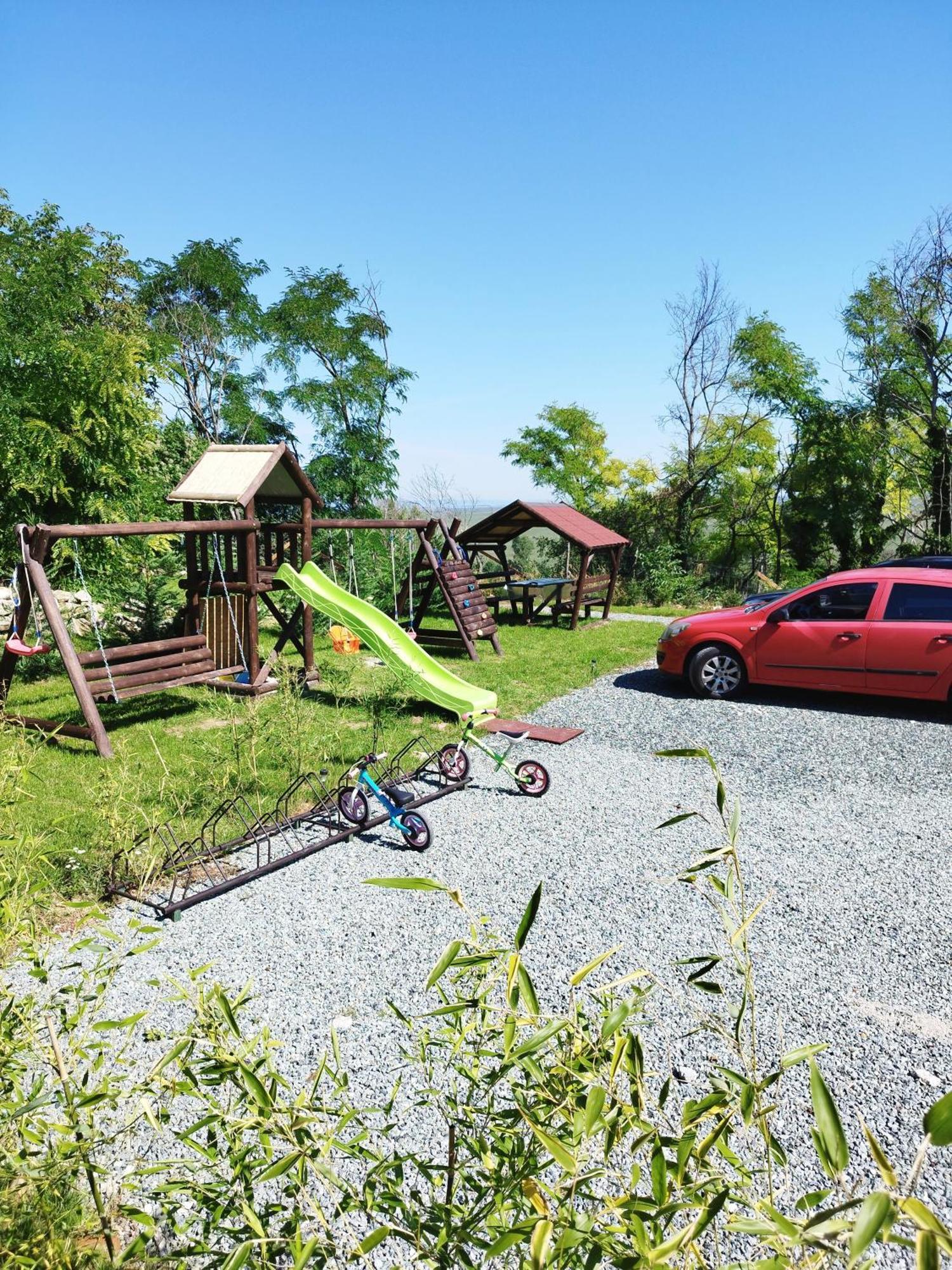 Holling Apartman Fertoboz Exterior photo